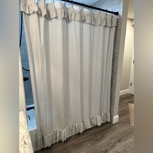 Pottery Barn Belgian Flax Linen Ruffle Shower Curtain - Picture 6 of 7